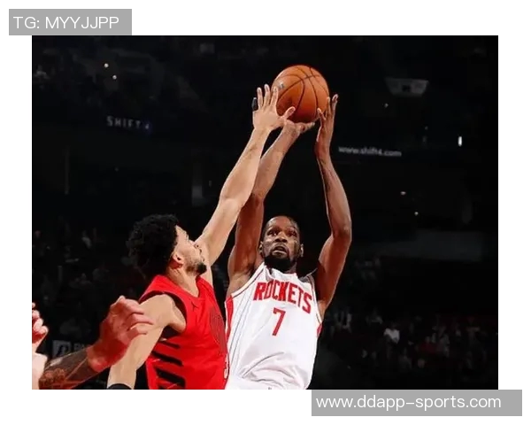 杜兰特表现平平第三节独得13分末节仅出手1次全场仅得16分并有5次失误 杜兰特表现平平第三节独得13分末节仅出手1次全场仅得16分并有5次失误