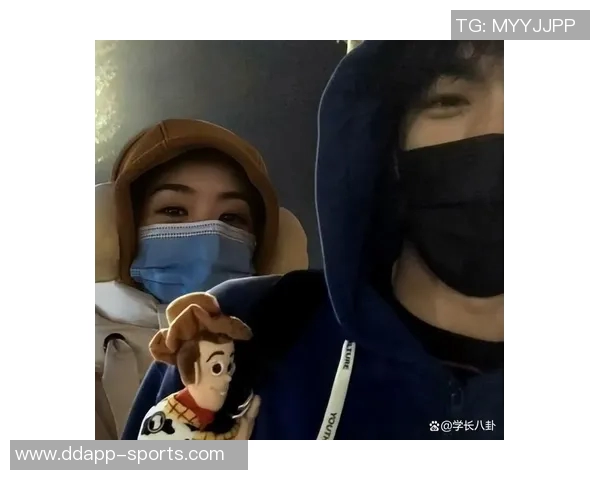 男友圣诞后频频现身魔术主场引发热议粉丝纷纷猜测背后故事