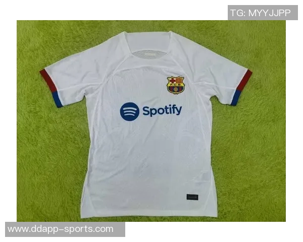 曼城推出马年特别球衣设计米色主调融入中国水墨艺术元素